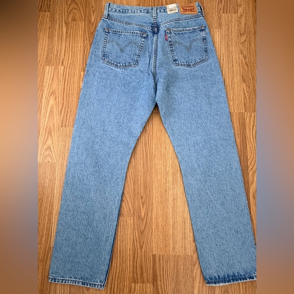 Levi's Women's Light Blue Straight Leg Jeans - Picture 5 of 9